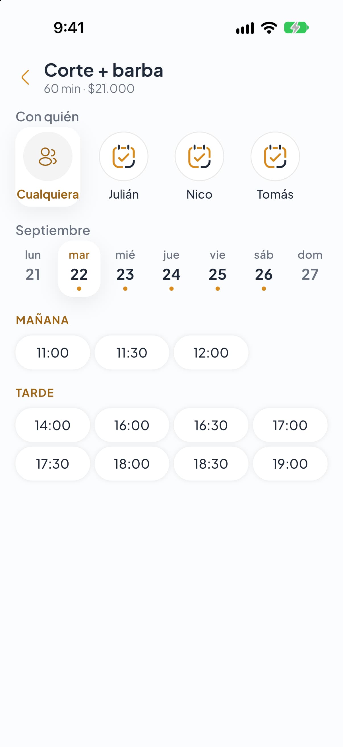Elegir horario: con quién hacés el servicio, los días de la semana y los turnos libres de la mañana y de la tarde.